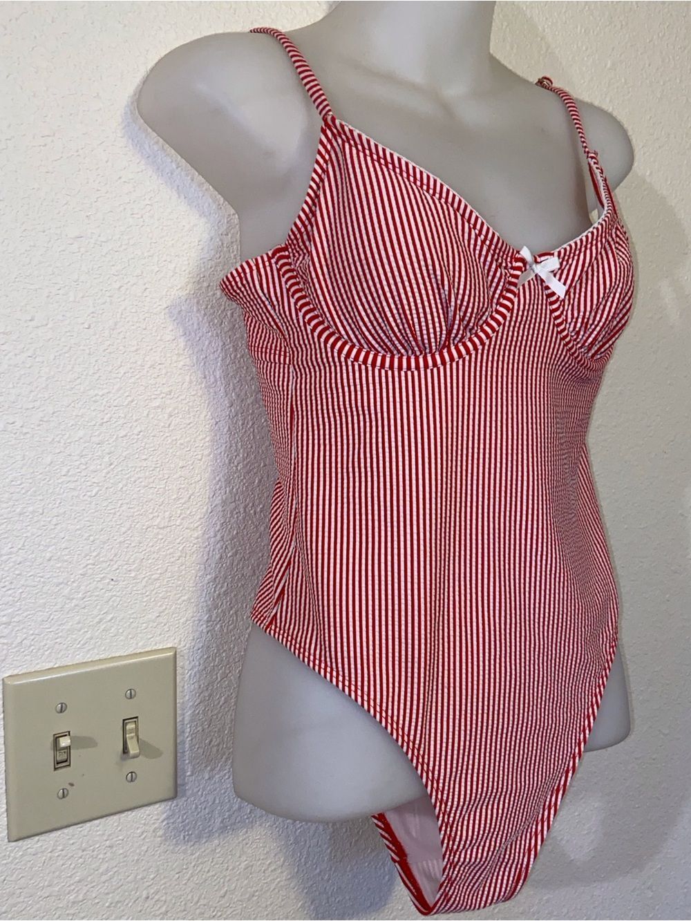 No Boundaries Red & White Trim Label Detail M (8-10)